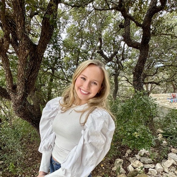 Meet your Posher, Christina - Picture 1 of 1